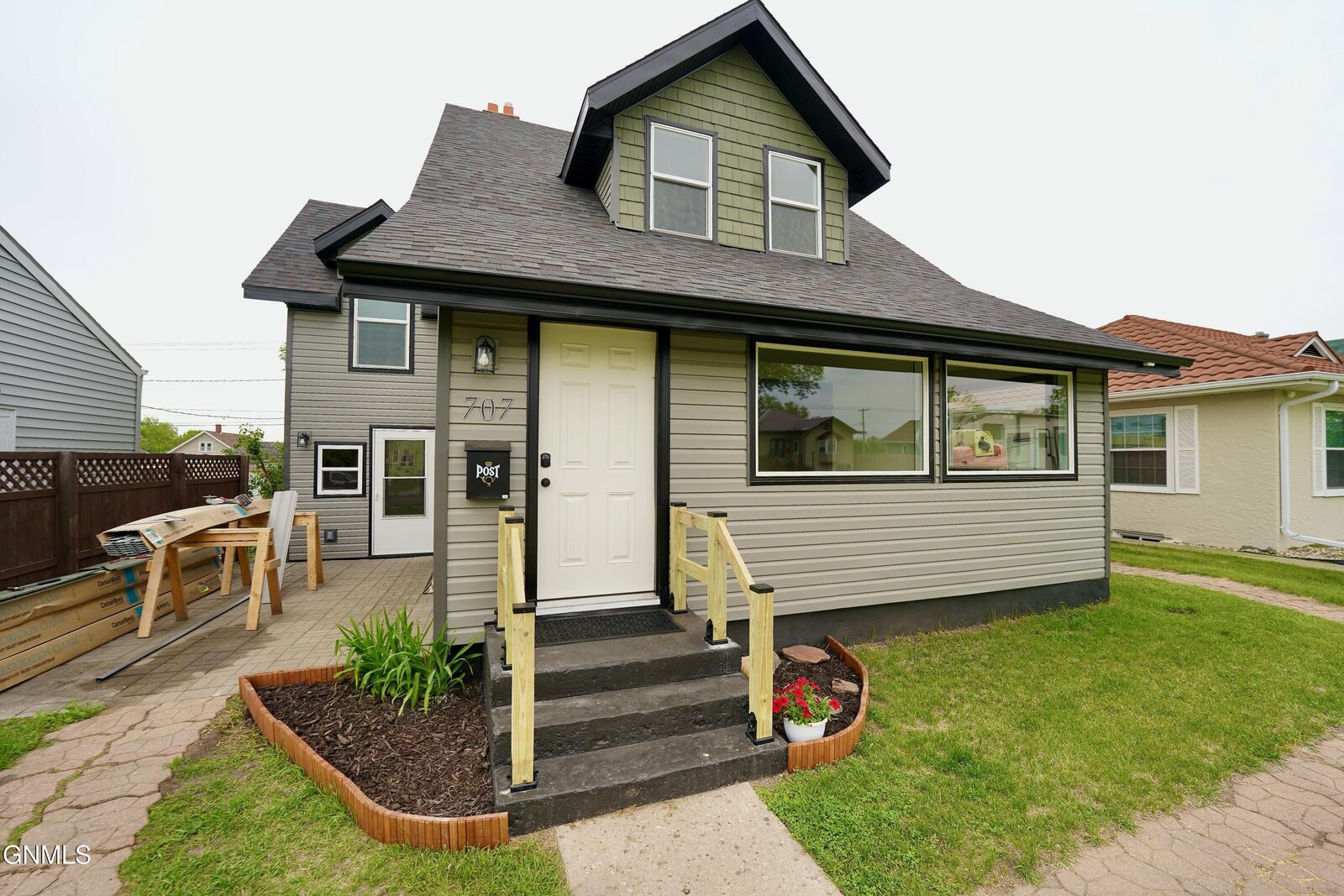 Property Photo:  707 5th Avenue SE  ND 58401 