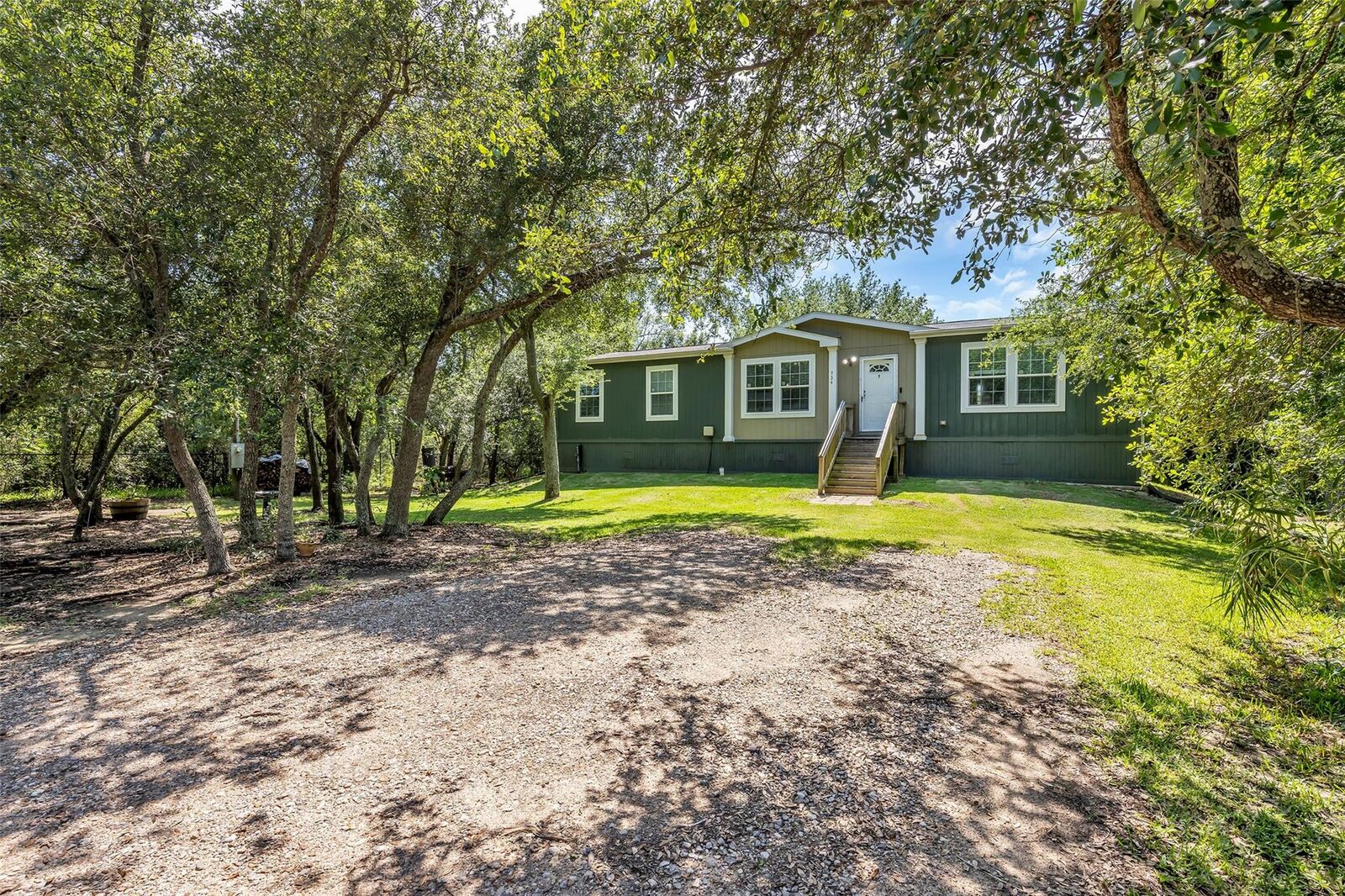 Property Photo: 734 13th Street TX 77539