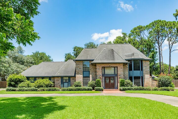 Property Photo:  110 Sequoia  TX 77566 