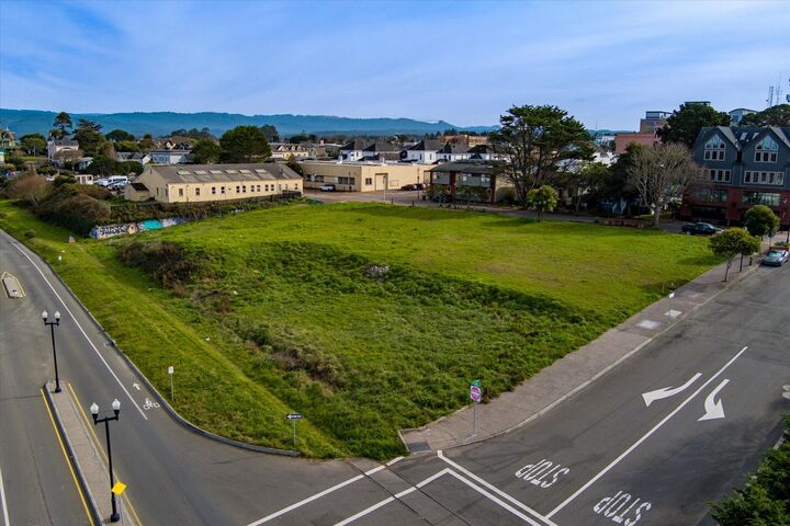 Property Photo:  803 2nd Street  CA 95501 