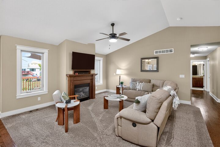 Property Photo: 605 SE 14th Street IA 50111