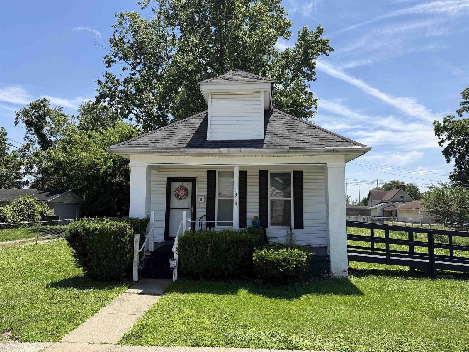 Property Photo: 1314 Uhlhorn Street IN 47710