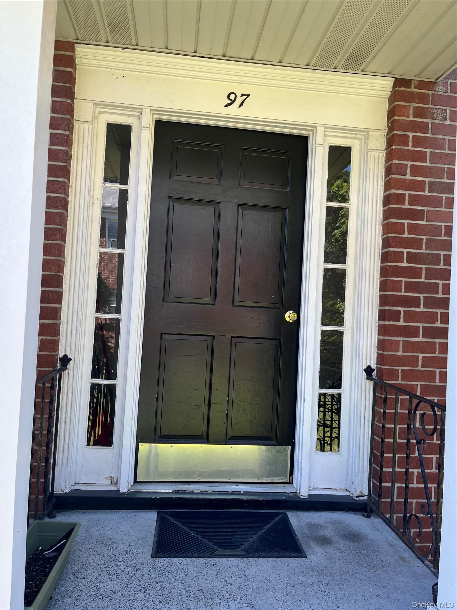 Property Photo:  97B N Middletown Road 97B  NY 10965 