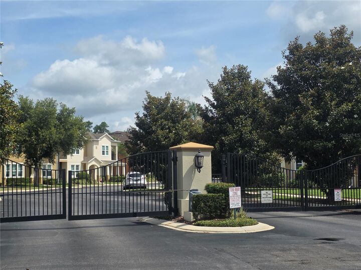 Property Photo: 454 Ellis Square Court FL 32771