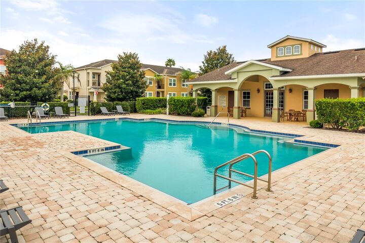 Property Photo: 454 Ellis Square Court FL 32771