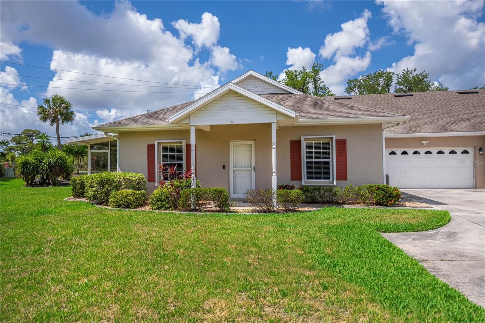 Property Photo:  1445 Red Oak Lane  FL 33948 