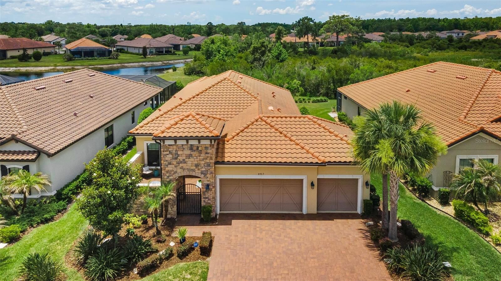 Property Photo:  8707 Sorano Villa Drive  FL 33647 