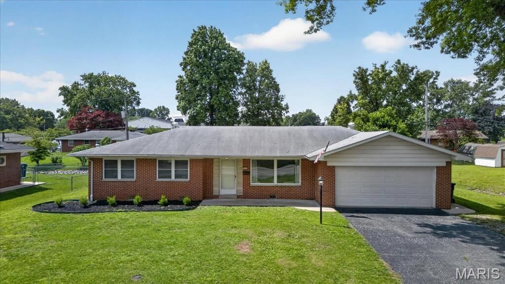 Property Photo:  914 Southgate Drive  IL 62223 