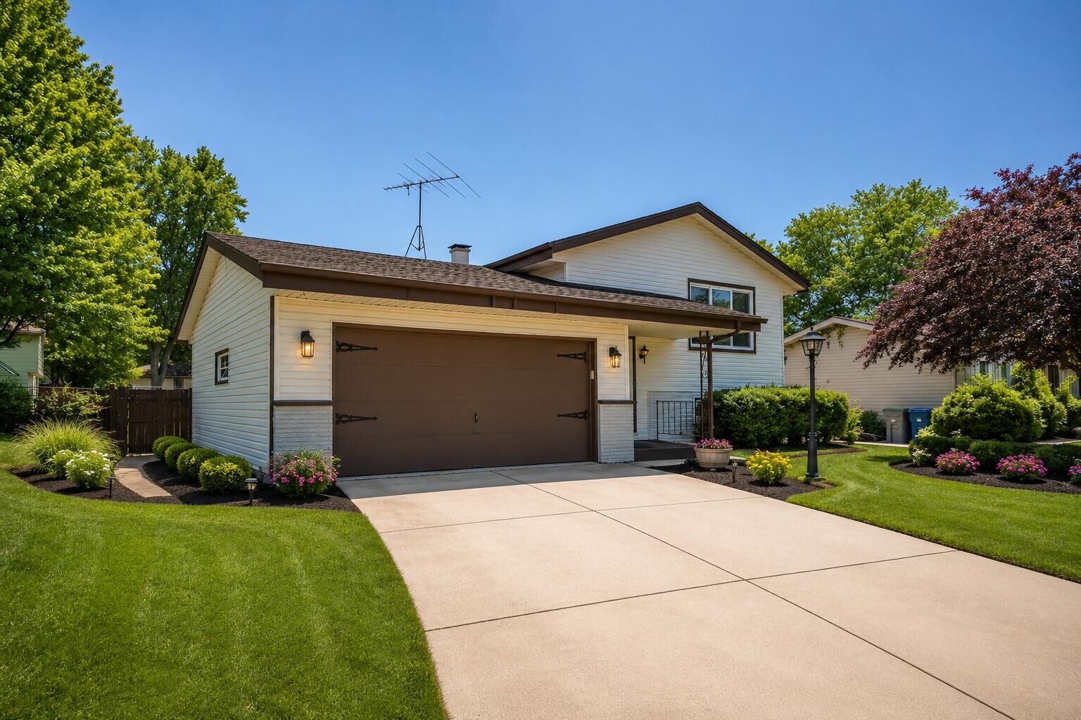 Property Photo: 7821 W Hustis St WI 53223