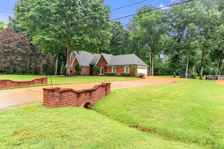 Property Photo: 170 Forest Edge Dr TN 38028