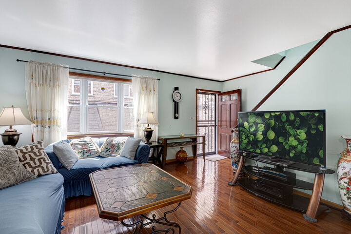 Property Photo:  1727 W Estes Avenue C  IL 60626 