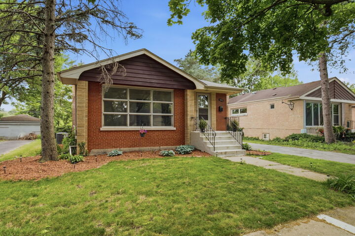 Property Photo:  1413 Evergreen Road  IL 60430 