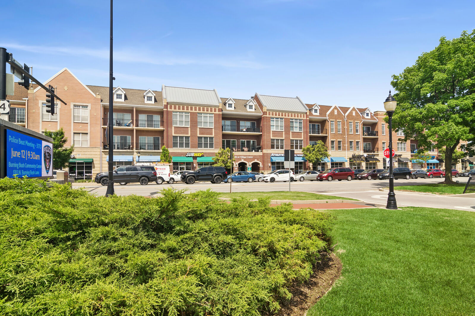 Property Photo:  40 E Northwest Highway 208  IL 60056 