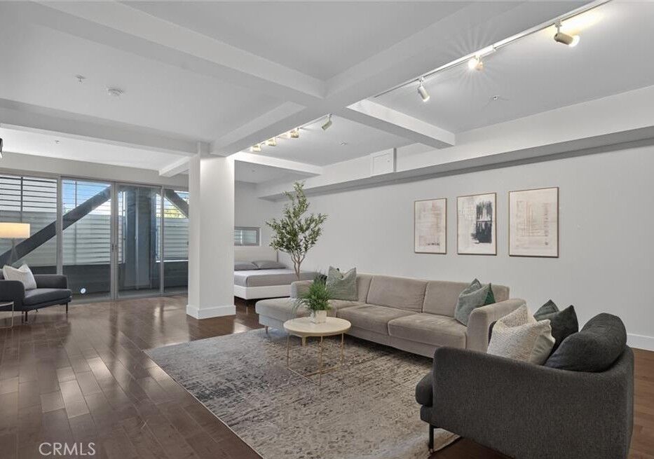 Property Photo:  433 Pine 102  CA 90802 