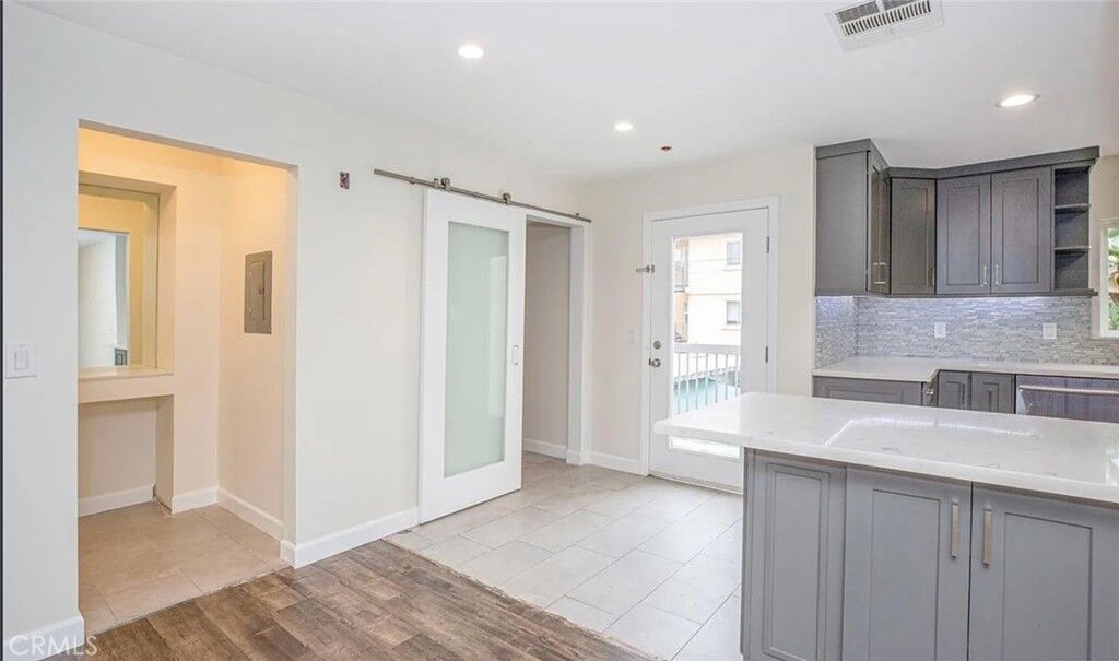 Property Photo:  242 W Linden Ave. 201  CA 91502 