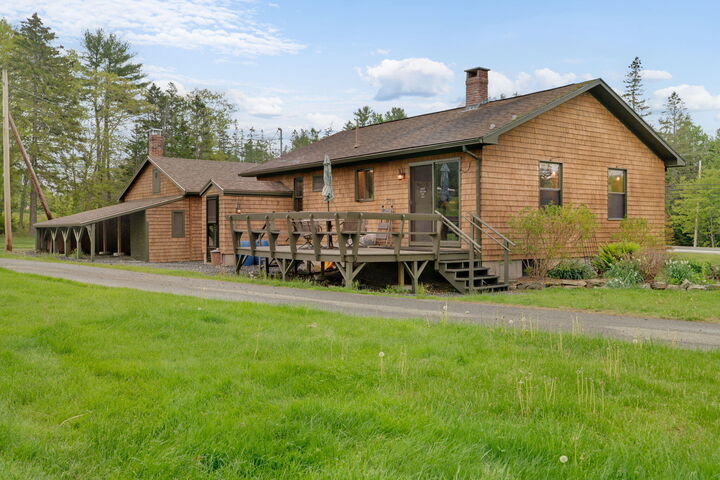 Property Photo:  1342 US-1  ME 04640 