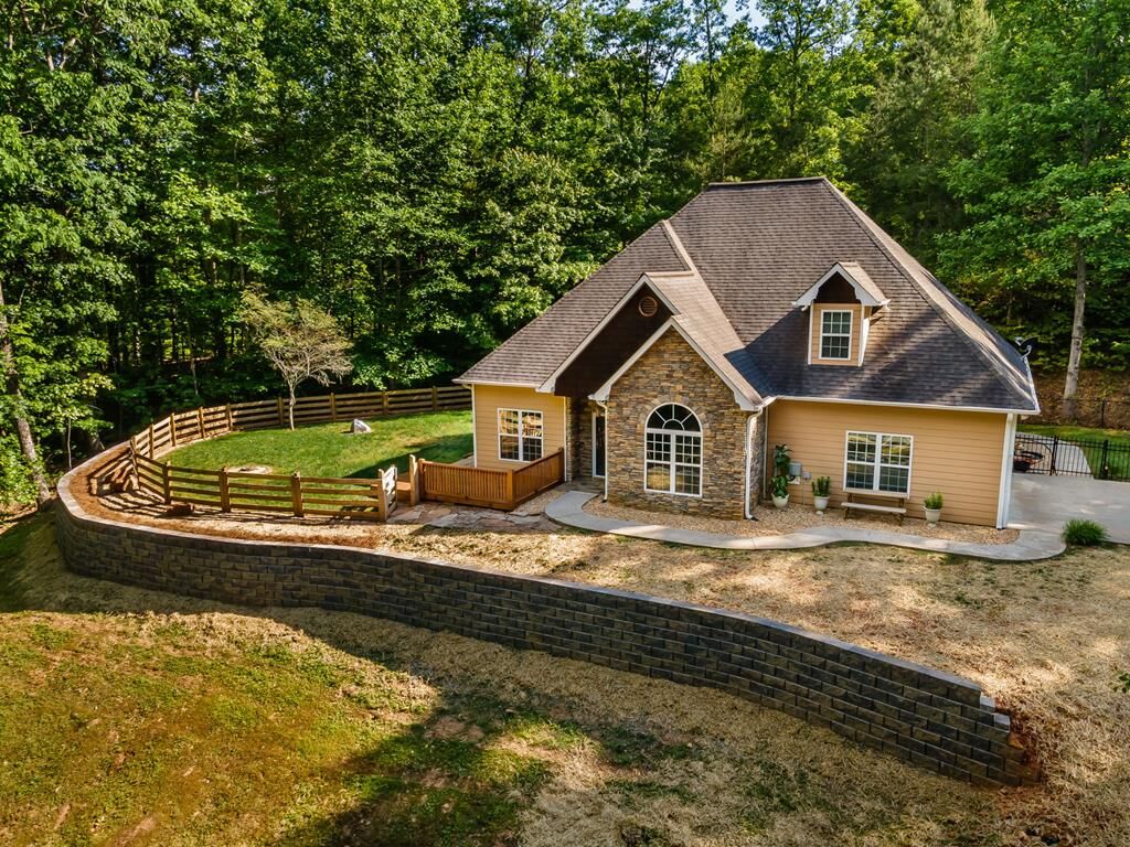 Property Photo:  201 Oakawana Trail  GA 30513 