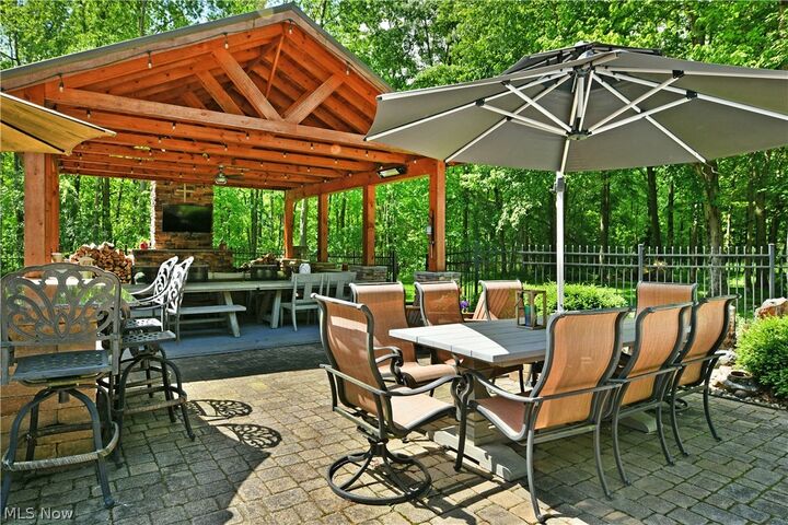 Property Photo:  6752 Brookhollow Drive  OH 44481 