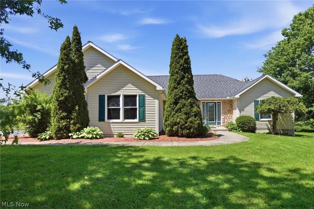 Property Photo:  1000 Richards Way  OH 44491 