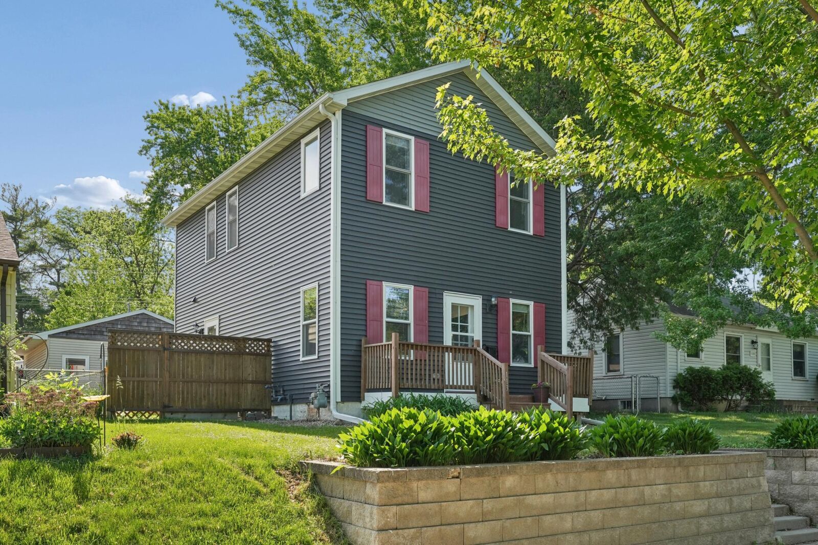 Property Photo:  113 Van Buren Avenue S  MN 55343 