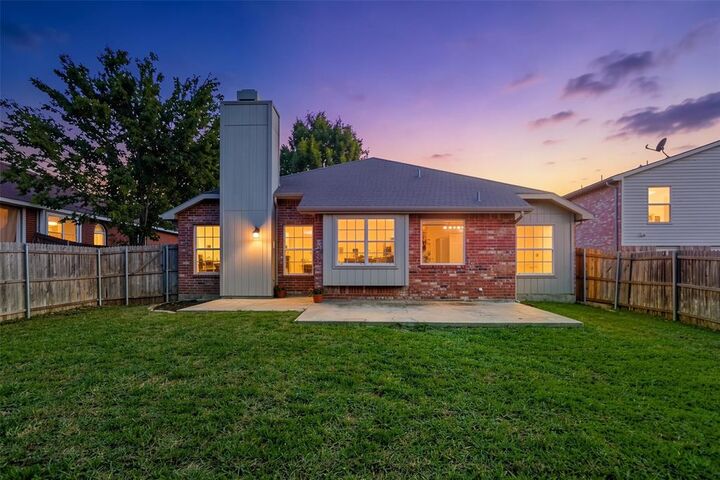 Property Photo: 1305 Mill Crossing TX 75040