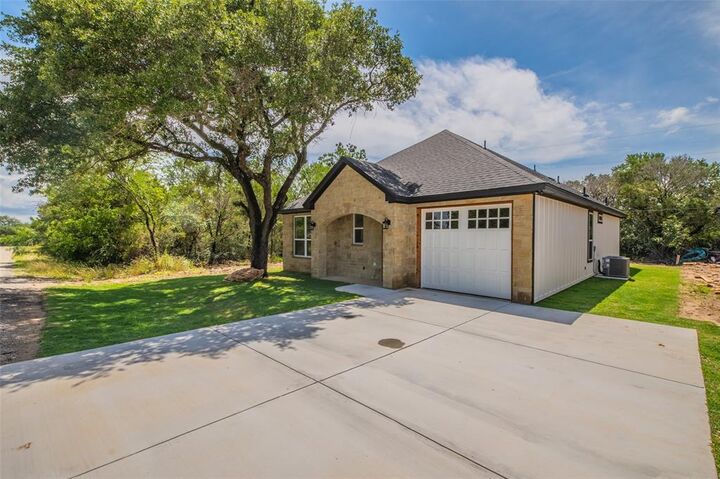 Property Photo: 2719 Sycamore Court TX 76048