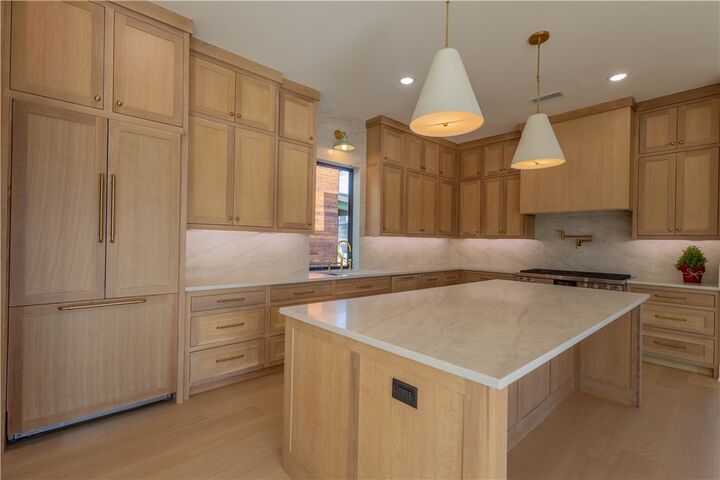 Property Photo:  212 SW Glover Street  AR 72712 