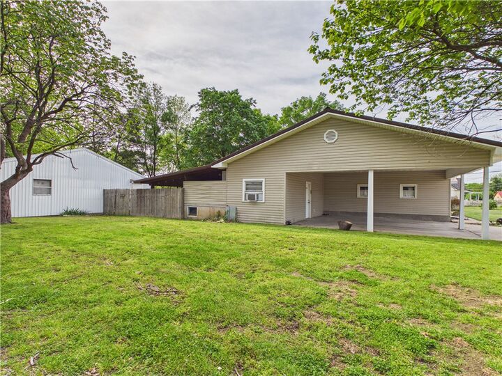 Property Photo:  803 N Springfield Street  AR 72616 