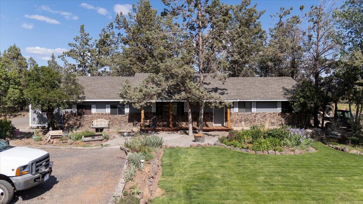 Property Photo: 8516 NE 33rd Street OR 97760