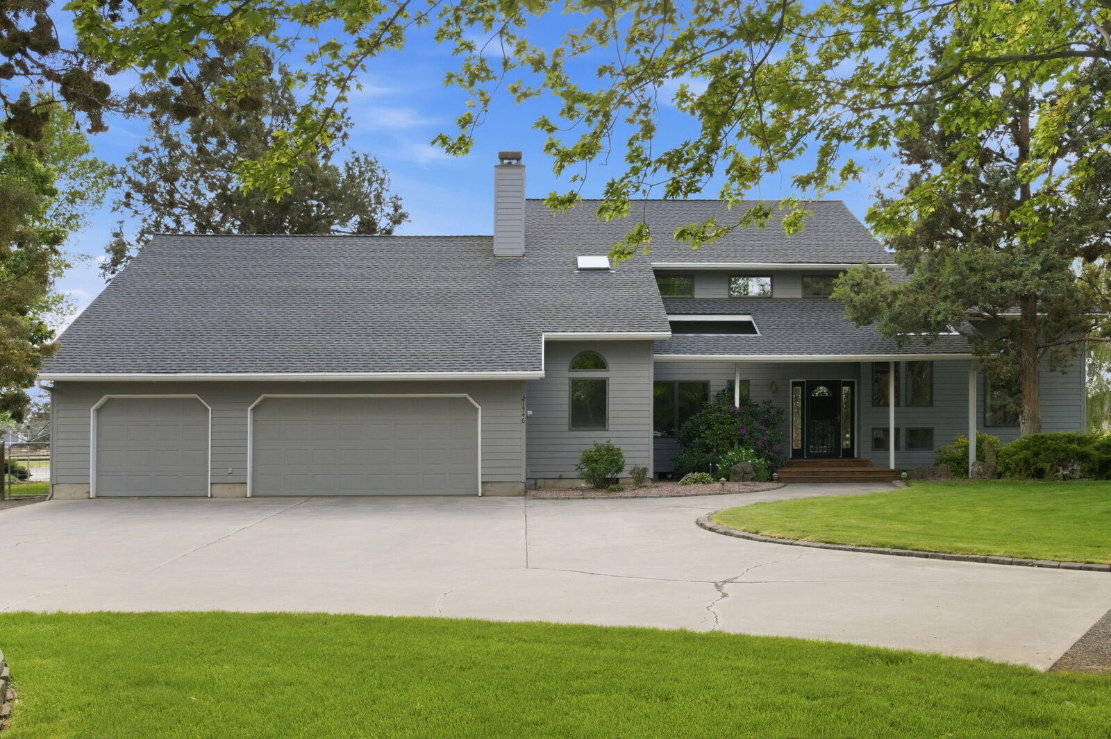 Property Photo: 21546 NE Maplemoor Drive OR 97701