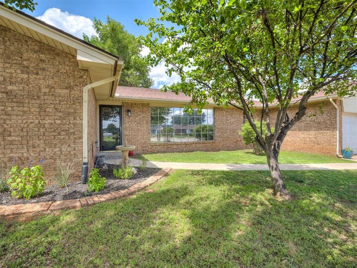 Property Photo: 7329 Crown Point Road OK 73132
