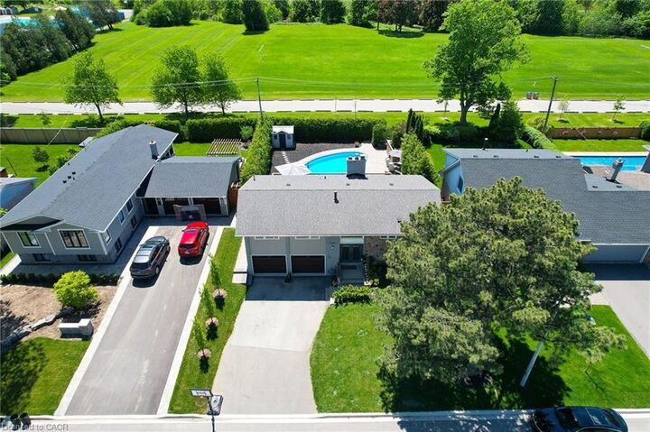 Property Photo: 498 Wicklow Road ON L7L 2H8