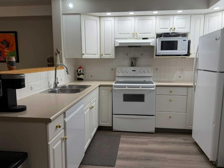 Property Photo: 4805 45 Street 327 AB T4N 7A9