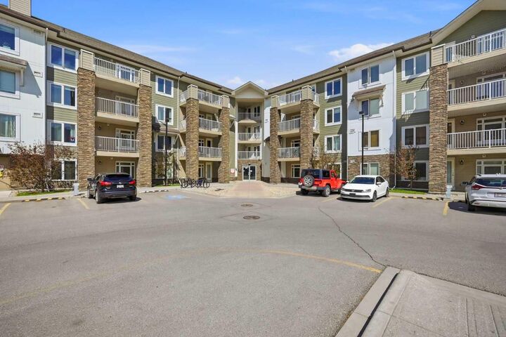 Property Photo: 6118 80 Avenue NE 1408 AB T3J 0S6