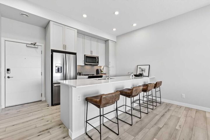 Property Photo: 255 Les Jardins Park SE 410 AB T2C 5W9