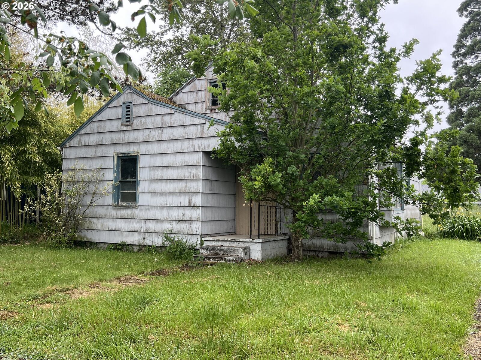 Property Photo: 1442 Tyler St OR 97401