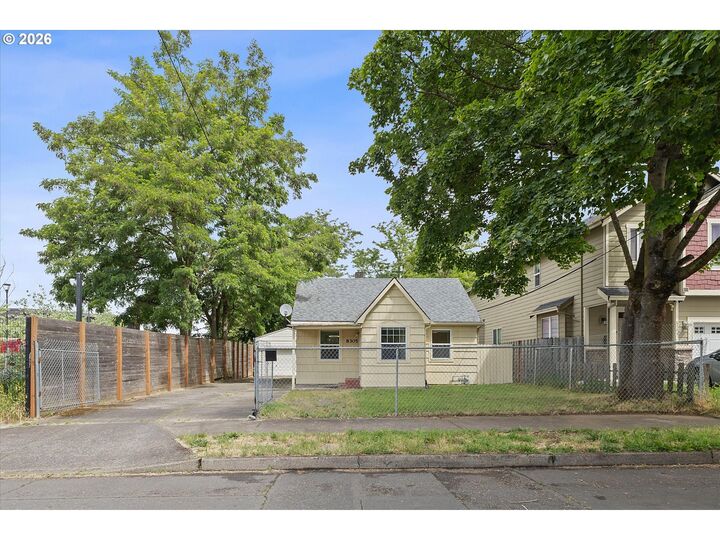 Property Photo:  8305 SE Rhone St  OR 97266 
