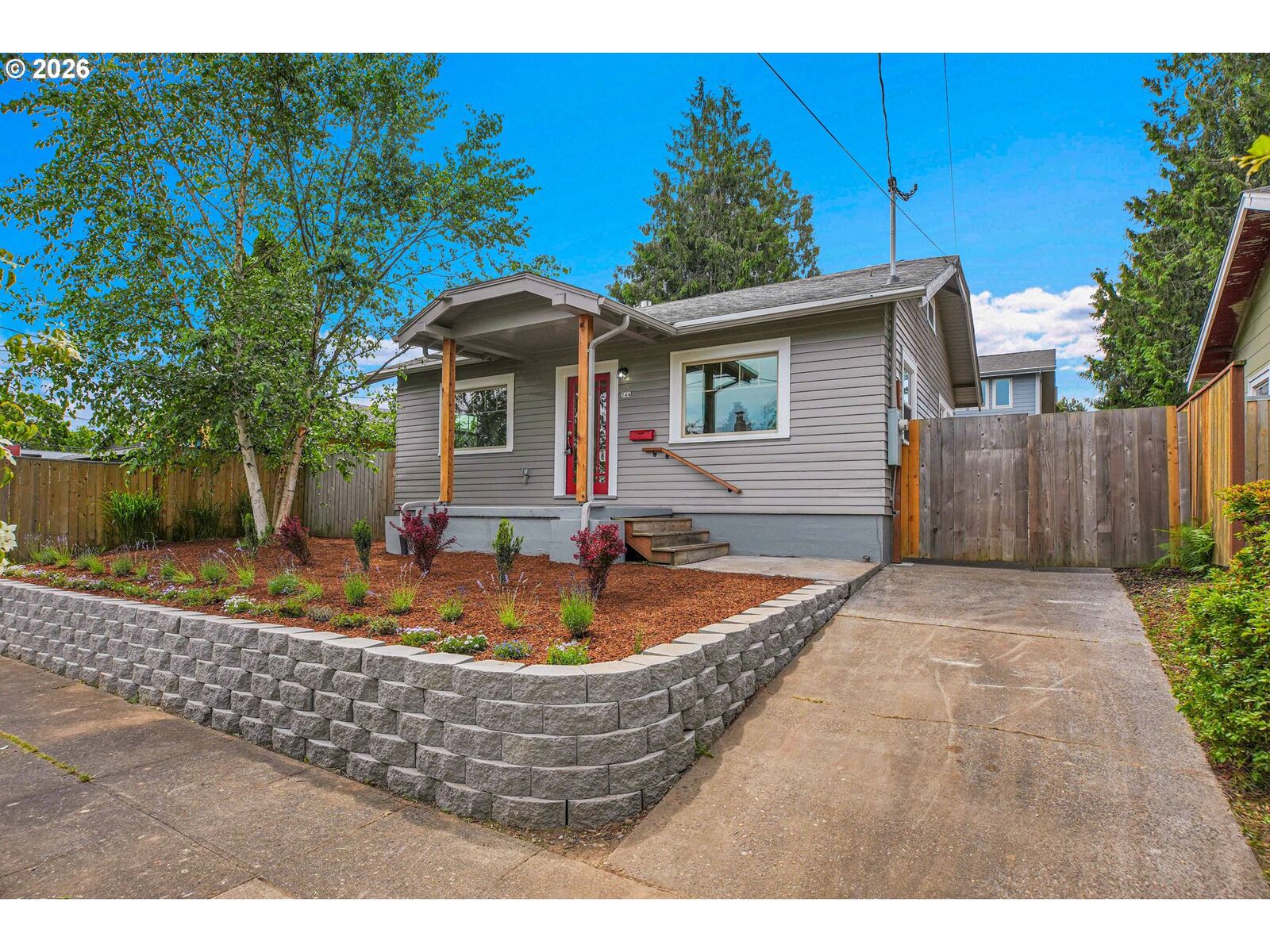Property Photo: 244 NE Buffalo St OR 97211