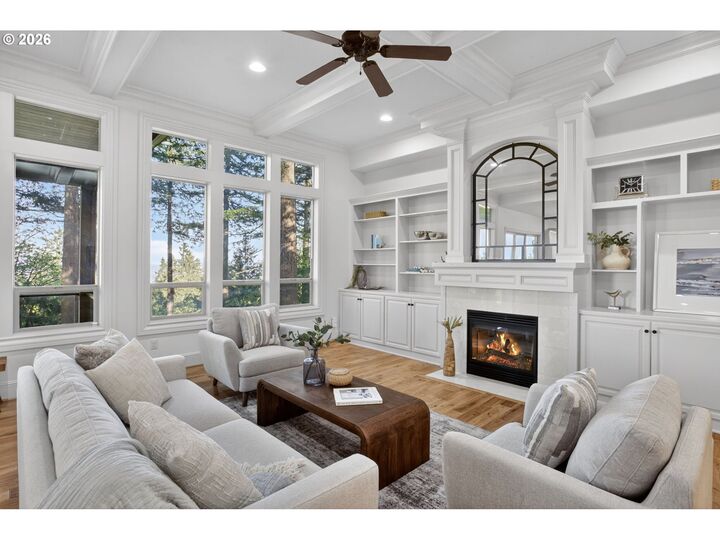 Property Photo:  4530 SW Council Crest Dr  OR 97239 