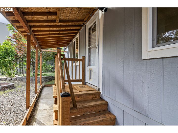 Property Photo:  9700 SW Tualatin Rd 18  OR 97062 
