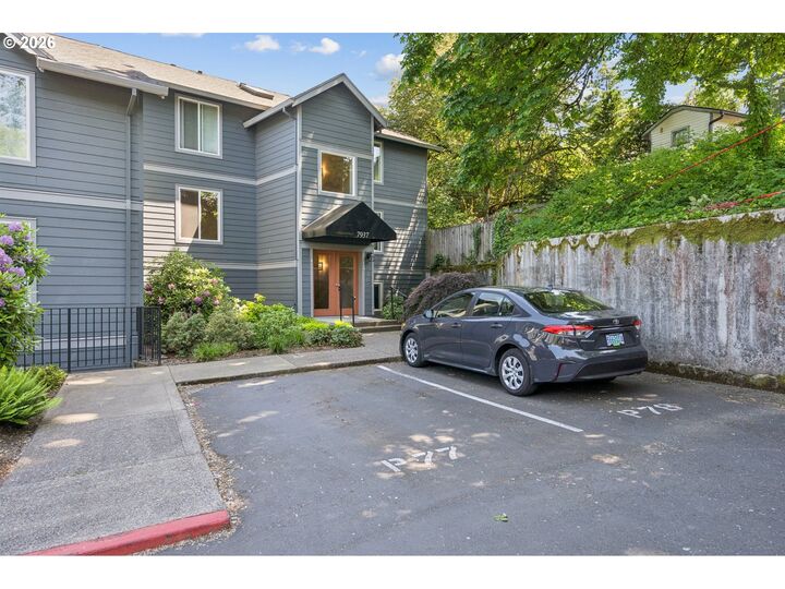 Property Photo:  7937 SW 40th Ave I  OR 97219 