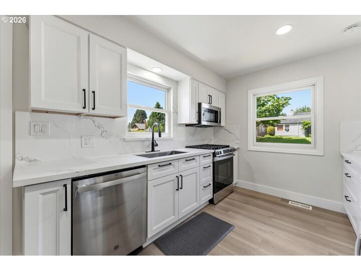 Property Photo: 9142 SE Washington St OR 97216