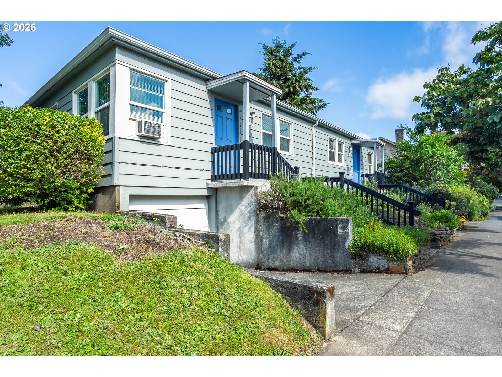 Property Photo: 305 NE 26th Ave OR 97232
