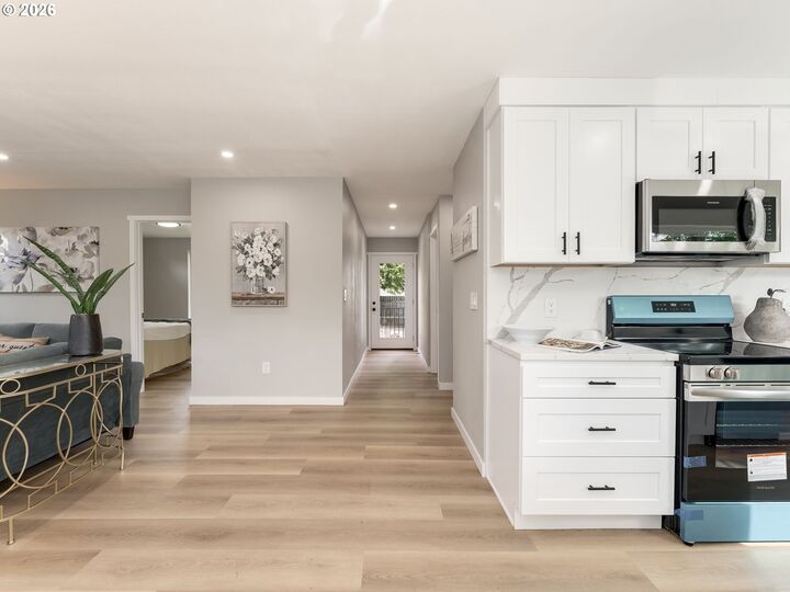 Property Photo:  7306 N Newell Ave  OR 97203 