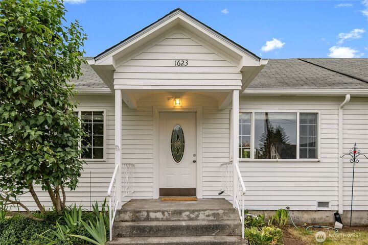 Property Photo:  1623  Palm Avenue  WA 98203 