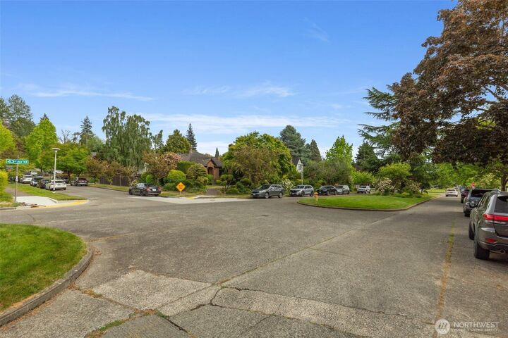 Property Photo: 4335 NE 42nd Street WA 98105