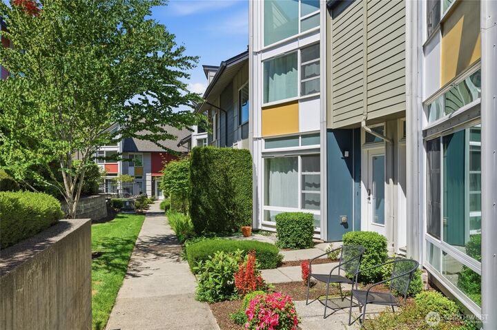 Property Photo:  15200 NE 81st Way 106  WA 98052 