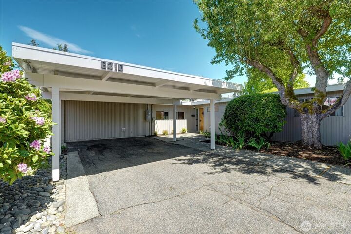 Property Photo:  8210 SE 36th Street  WA 98040 