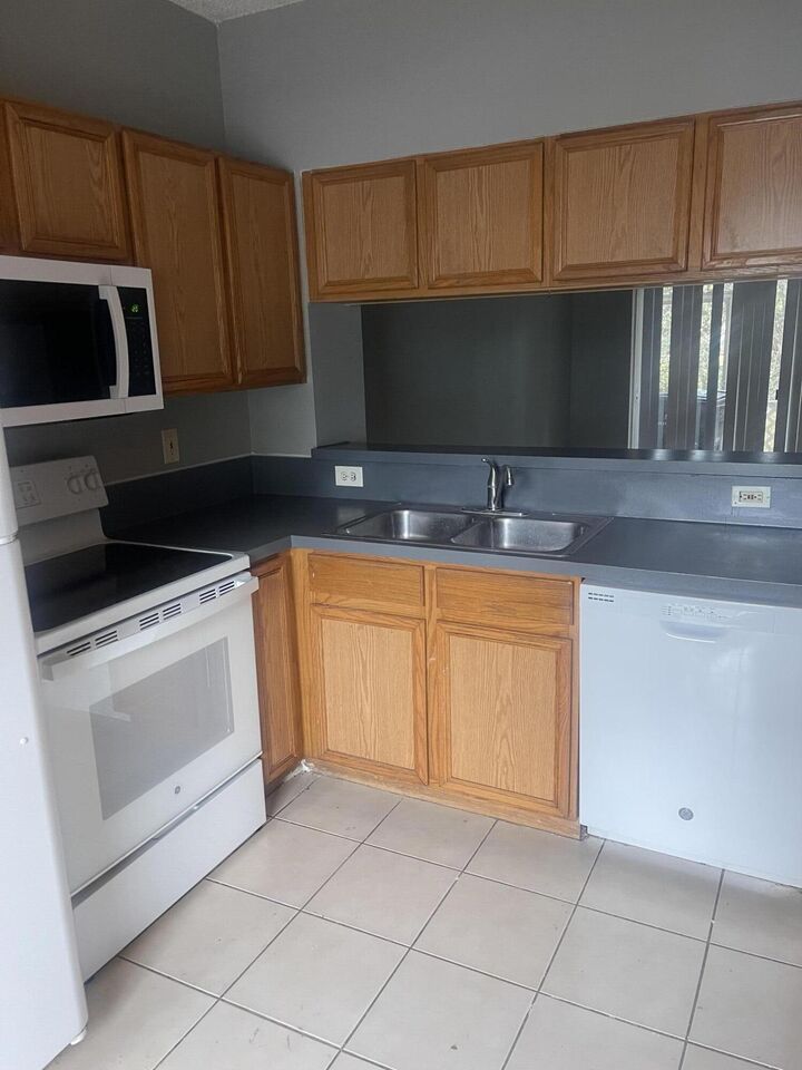 Property Photo: 5113 SE Palmbrooke Circle SE FL 33417