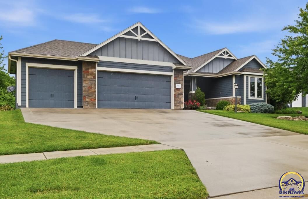 Property Photo:  3112 SE Silverleaf Ct  KS 66609 